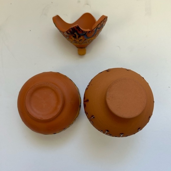 Red Clay Pottery / Lidded Trinket /Oval Hand Painted /Matching Small Vase - Picture 9 of 10